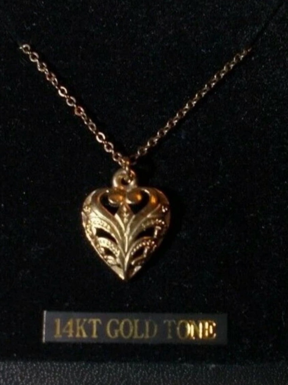 NWT Vintage 1970’s 14k Gold Tone Filigree Heart Pendant Necklace 18”